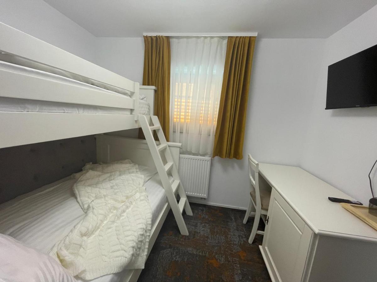 Pensiunea Alexolar New One Arada Bagian luar foto