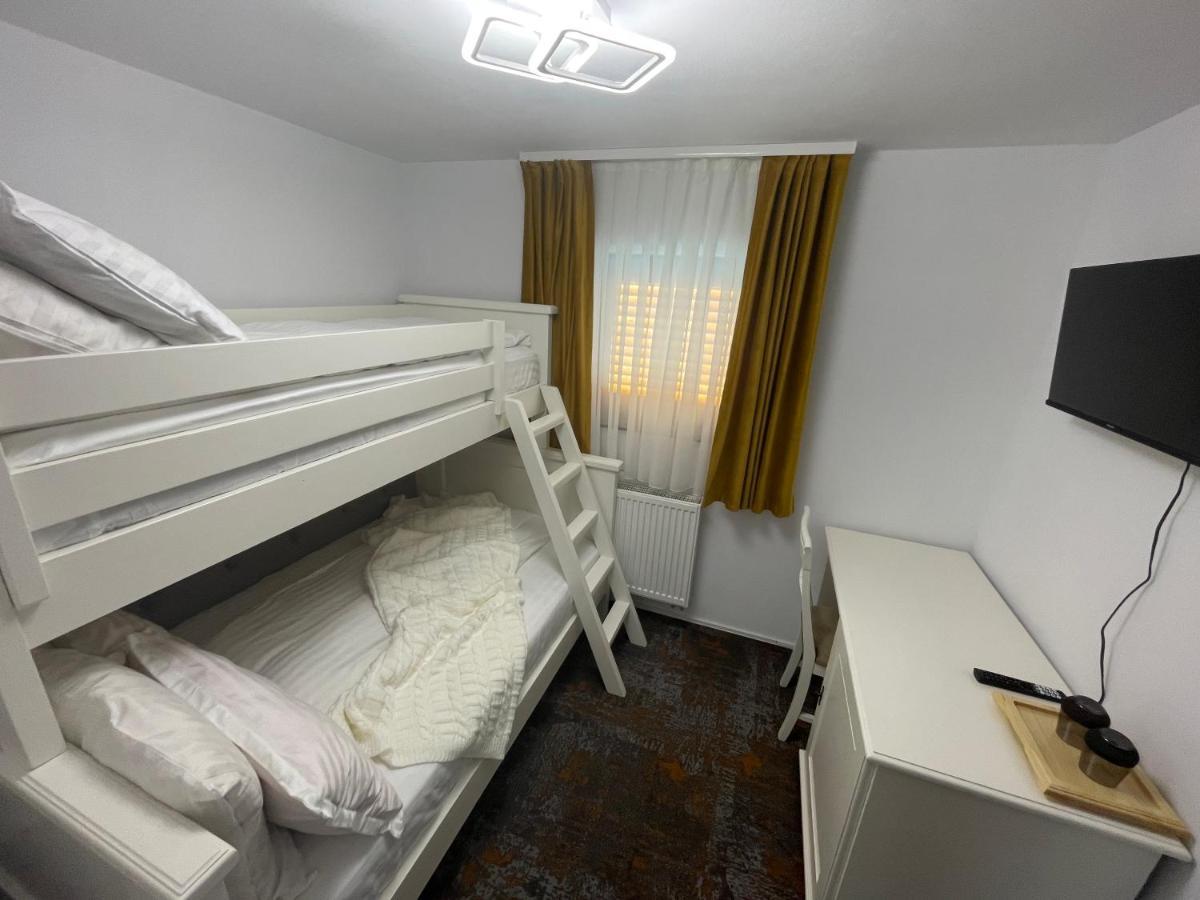 Pensiunea Alexolar New One Arada Bagian luar foto